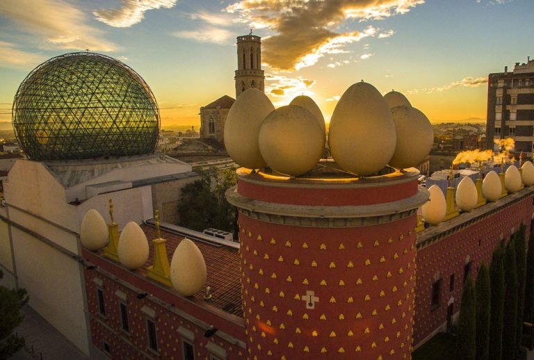 Figueres en España. Un lugar surrealista bajo la influencia de Dalí