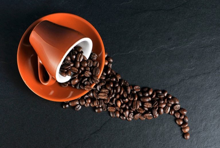 Tomamos un café? Te digo tus secretos.  Cafeomancia. El arte de leer el futuro