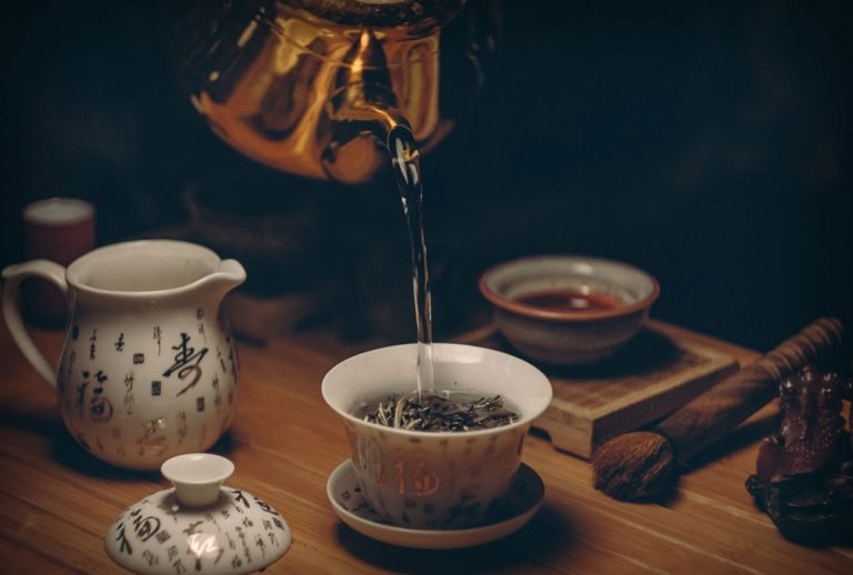 Sabes que a la hora del té podes conocer tu futuro? Teomancia. El arte de ver el mañana Sabes que a la hora del té podes conocer tu futuro? Teomancia. El arte de ver el mañana