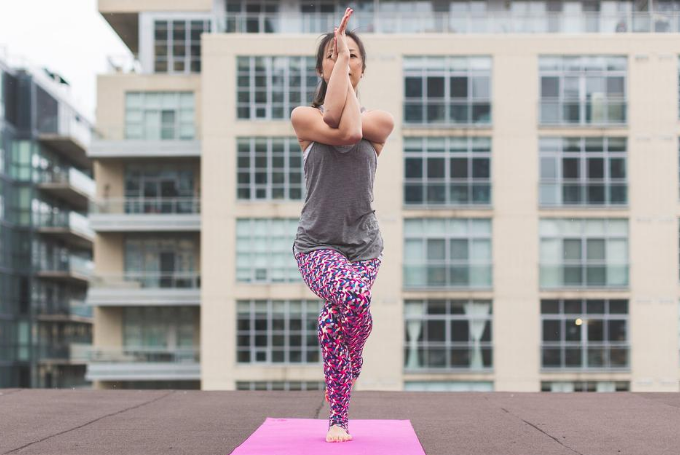 20 posturas de yoga para desarrollar fortaleza física y espiritual.